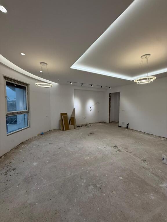 APARTAMENT 2+1 NË SHITJE - ZONA ALI DEMI, PALLATI I SPAR