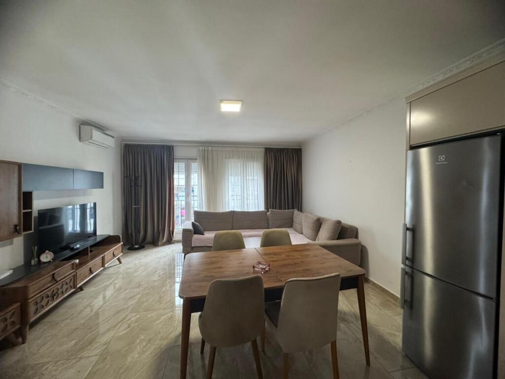🏠 Jepet apartament  1+1 me qira – Zona 5 Maj!!!
