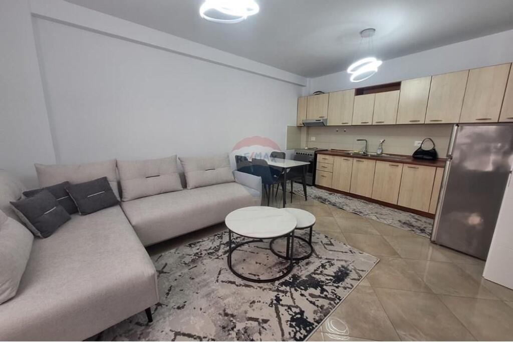 Apartament 2+1 me qera Rr.Barrikadave