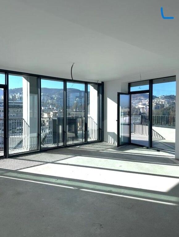 Apartament 3+1+2 për shitje në Lake View Residence, Tiranë