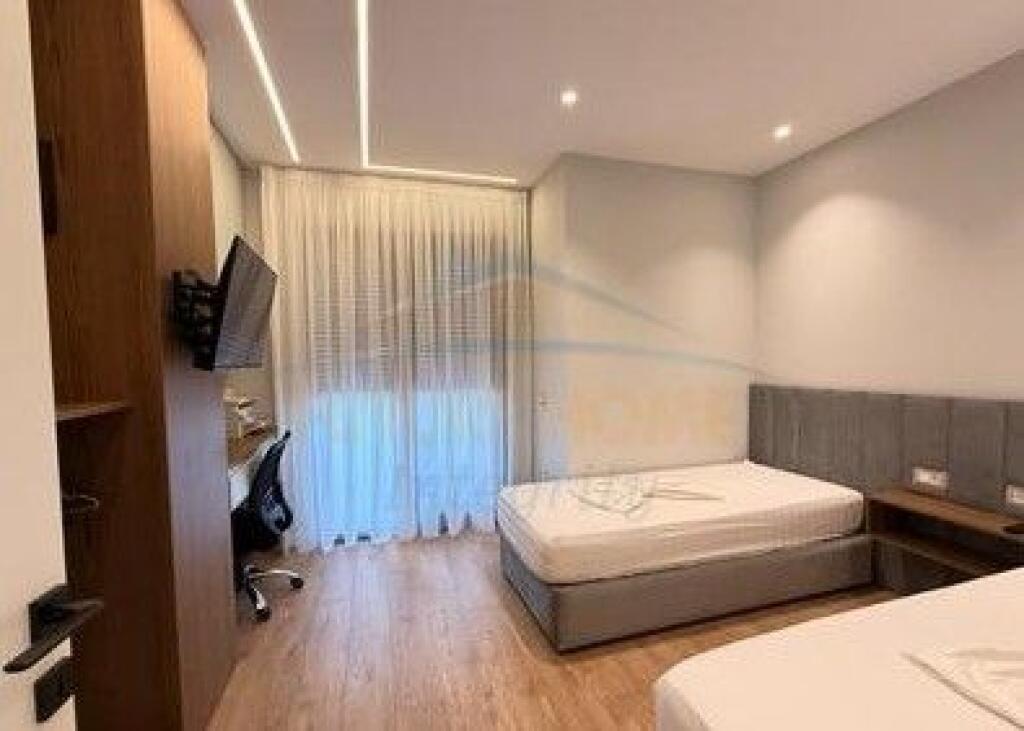 Shitet, Apartament 2+1+2+Depo, Rruga e Elbasanit, Tiranë.