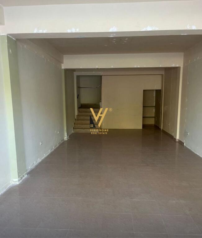 JEPET AMBIENT BIZNESI 240 M2 ME QERA NE LAPRAKE 170.000 LEKE