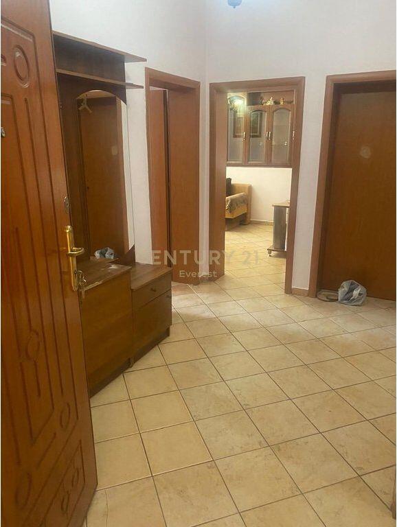 RRUGA E BARIKADAVE, WE RENT 2+1 APARTMENT