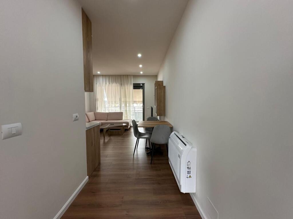 Qera Apartament 1+1+Post Parkimi, Pazari i Ri Tirane