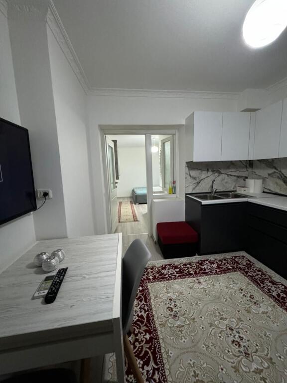 Apartament me qera 1+1 📍Rruga Dibres, Shkolla Bashkuar