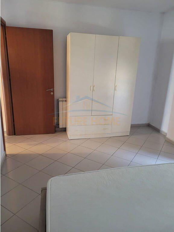 Shitet, Apartament 1+1, Komuna e Parisit