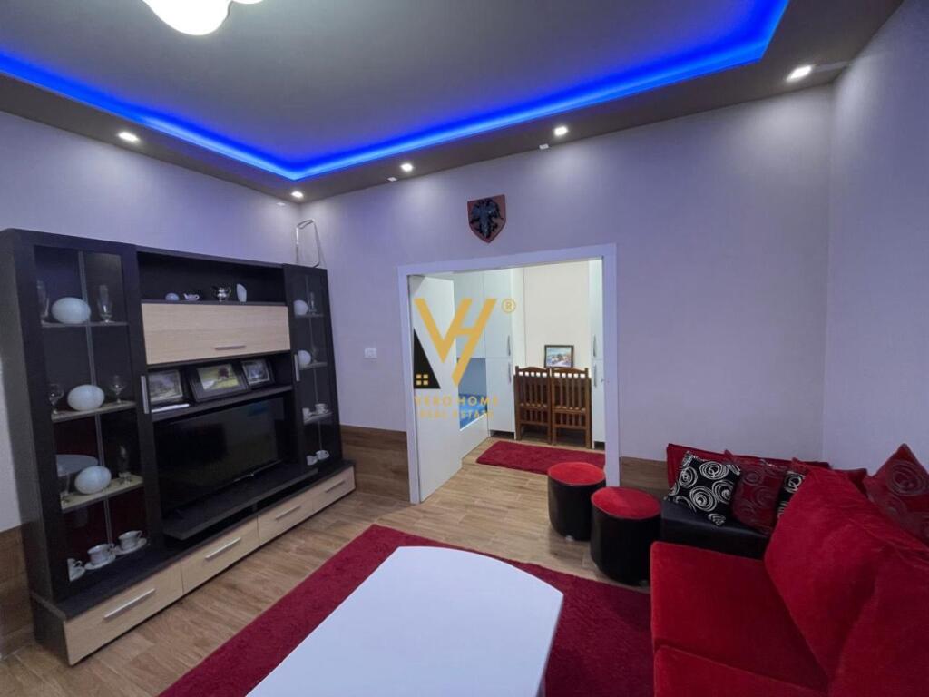 JEPET SHTEPI PRIVATE 2+1+BLK ME QIRA TE STACIONI TRENIT 45.000 LEKE