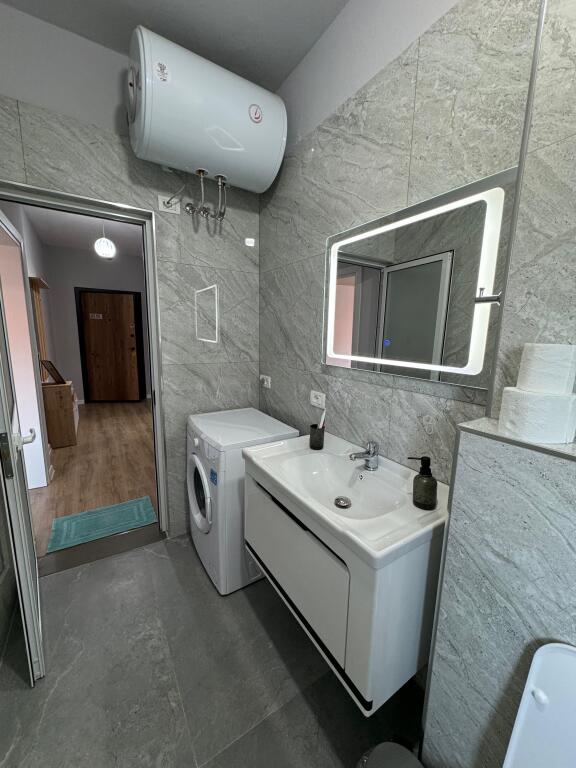 Appartamento 2+1, Don Bosko!