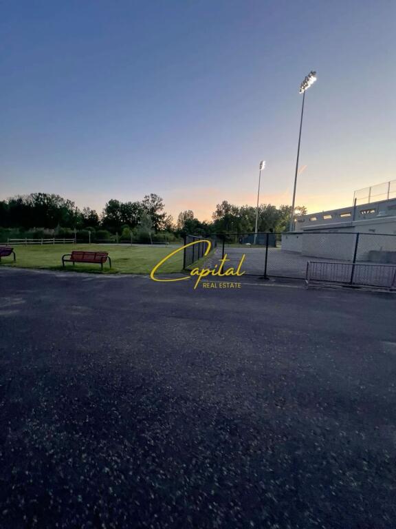 TOKE ME QERA 2.150 M2 PRUSH 100.000 LEKE