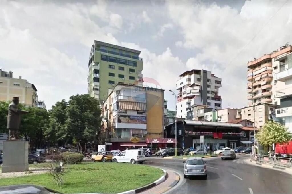 Negozio - In Vendita - Piazza Willson, Tirana !