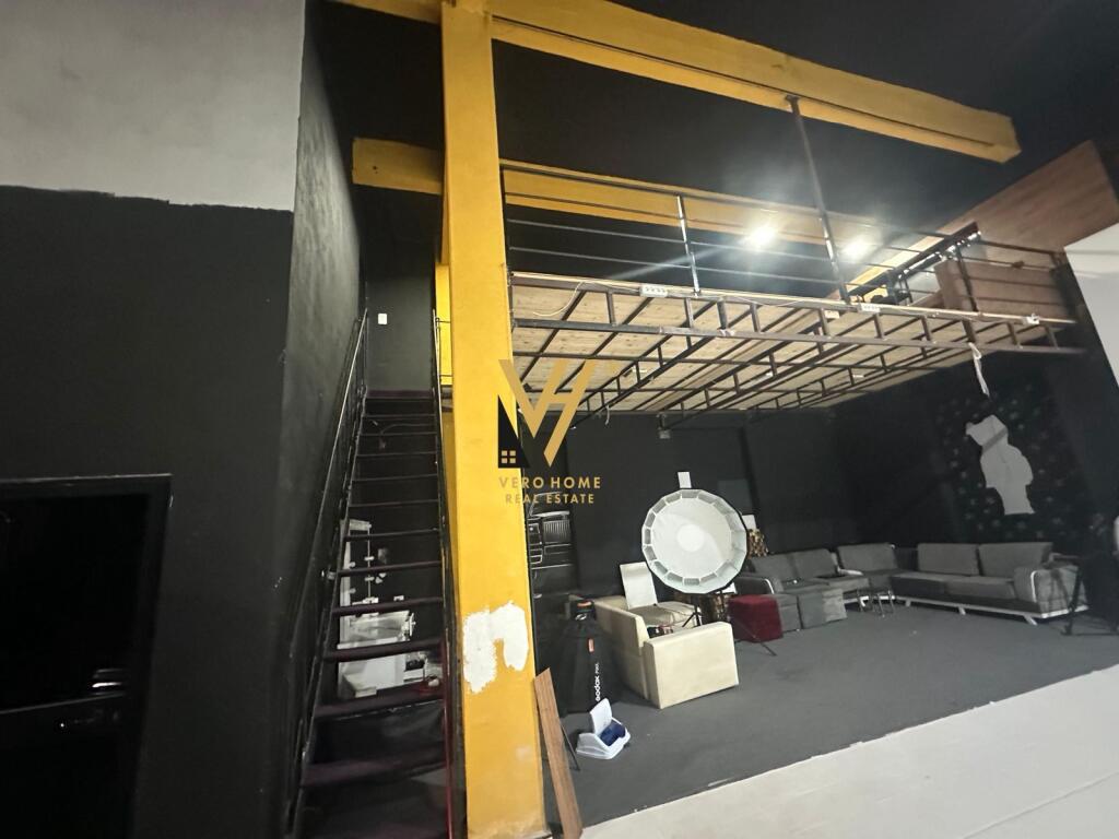 VENDESI COMMERCIALE 300 M2 IN AFFITTO A 5 MAJI 3.000 EURO