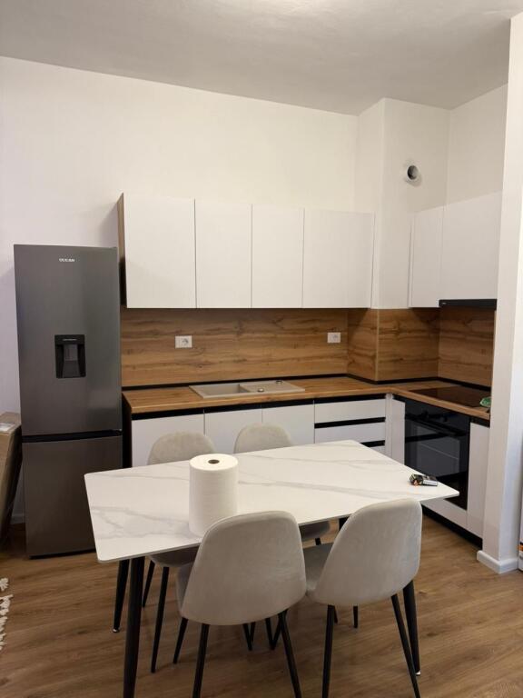 Jepet 1+1 me qera te rezidenca Kadiu, Ali Demi!