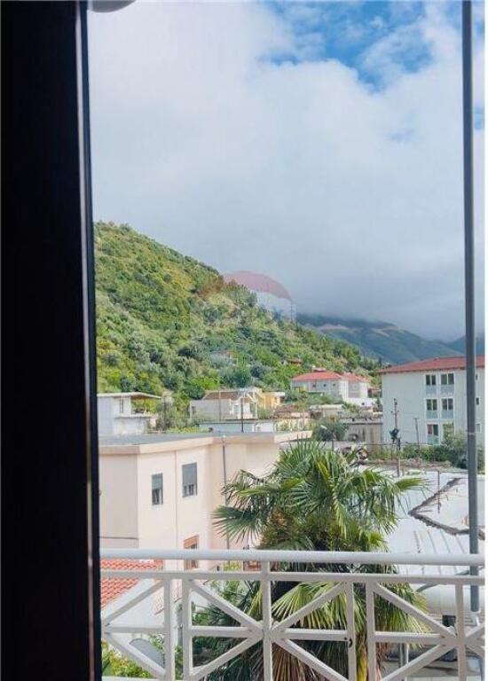 Hotel 3-Katësh per Qera