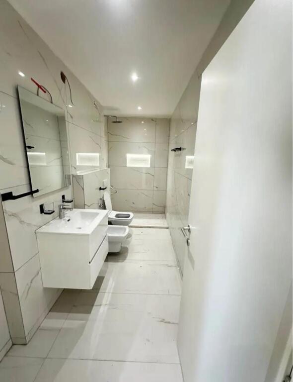 Apartament 2+1, Rruga e Elbasanit!