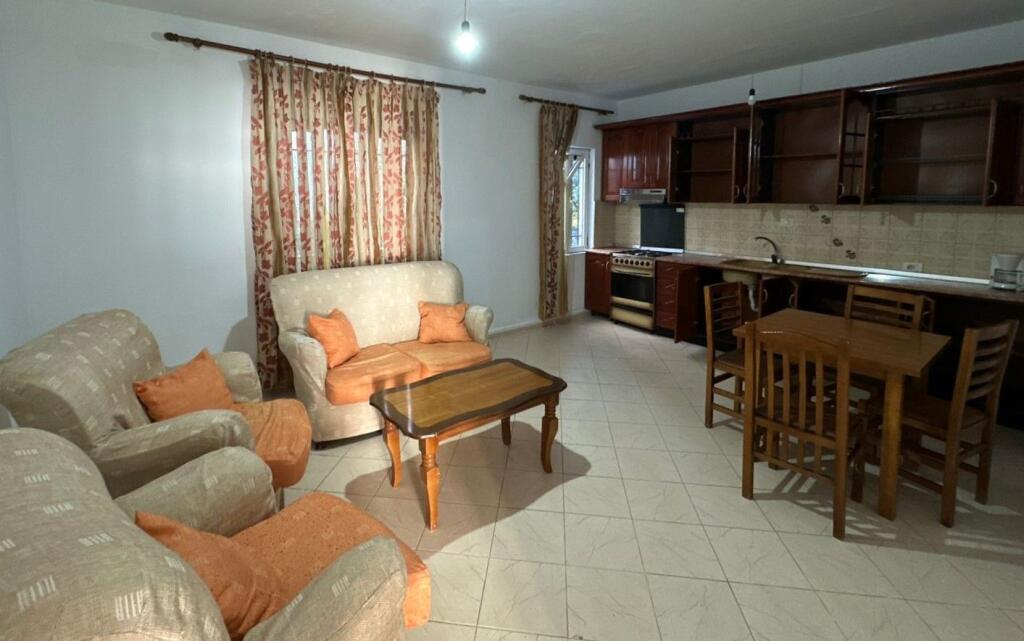 Jepet Shtepi  me qera,    ne Vile 2+1      ID   13748      