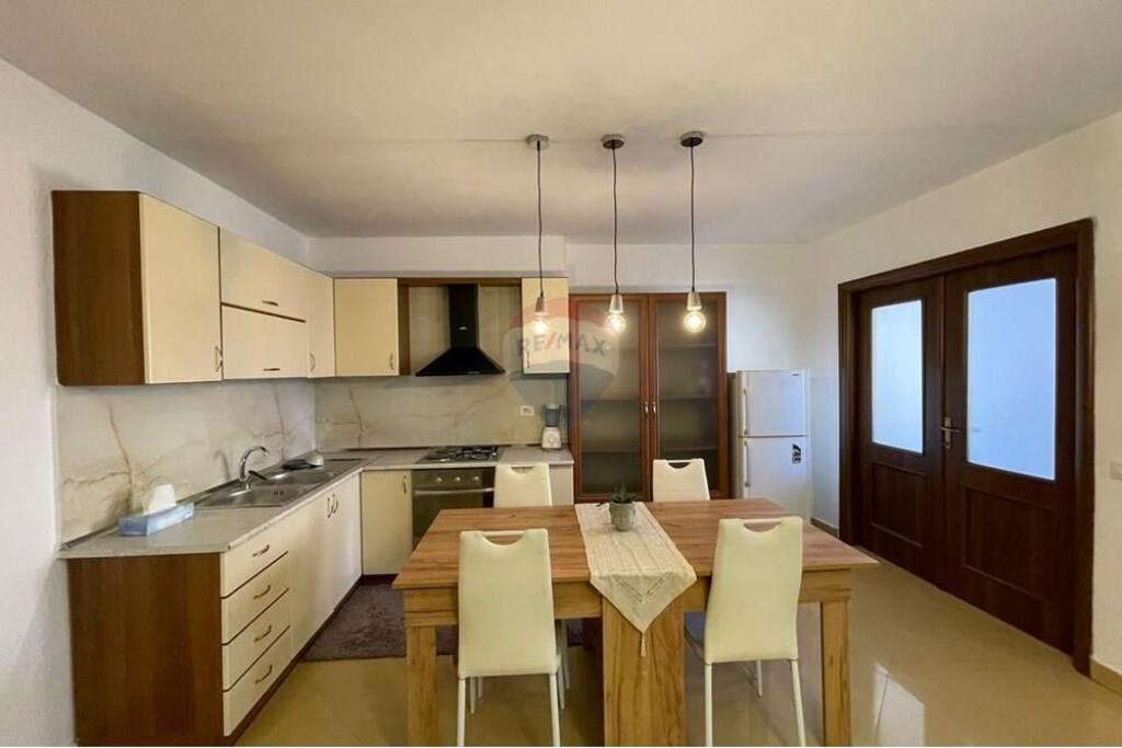 Apartament 2+ 1 per qira në qendër !