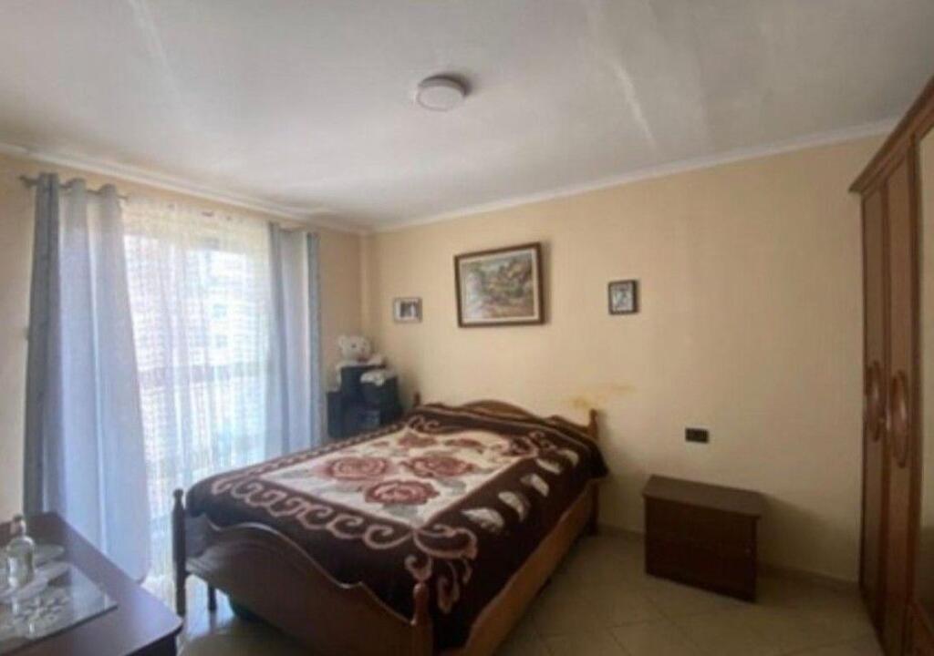 we sell apartment near the united school