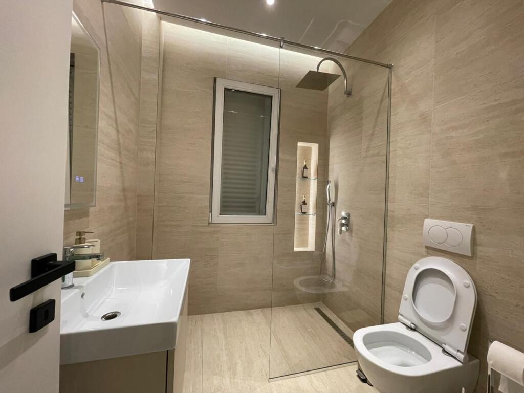 Apartament 1+1 per qira tek Rruga e Barrikadave.