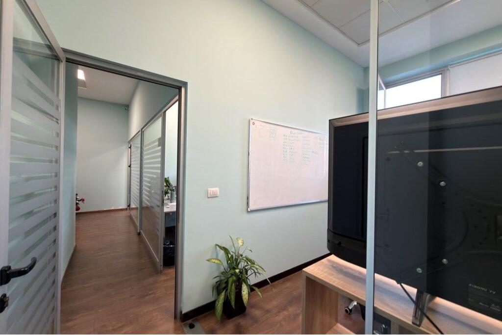 Zyre per qira, Rruga e Kavajes!