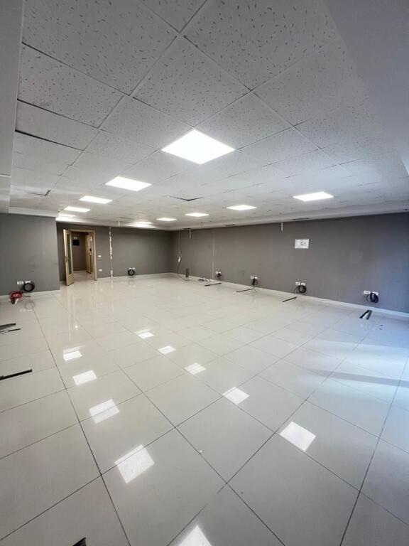 Zyre 170/210m2 me qera, Libri Universitar.