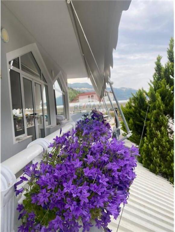 Hotel 3-Katësh per Qera