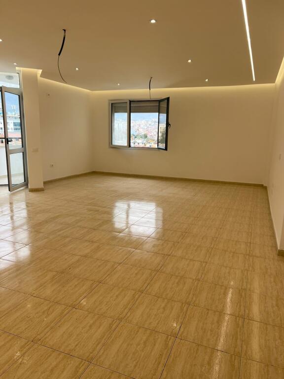 2+1 Apartment on Elbasan Street 190 m2!