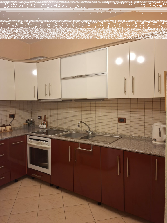 Jepet apartament 1+1 me qira tek Pallatet Cabej