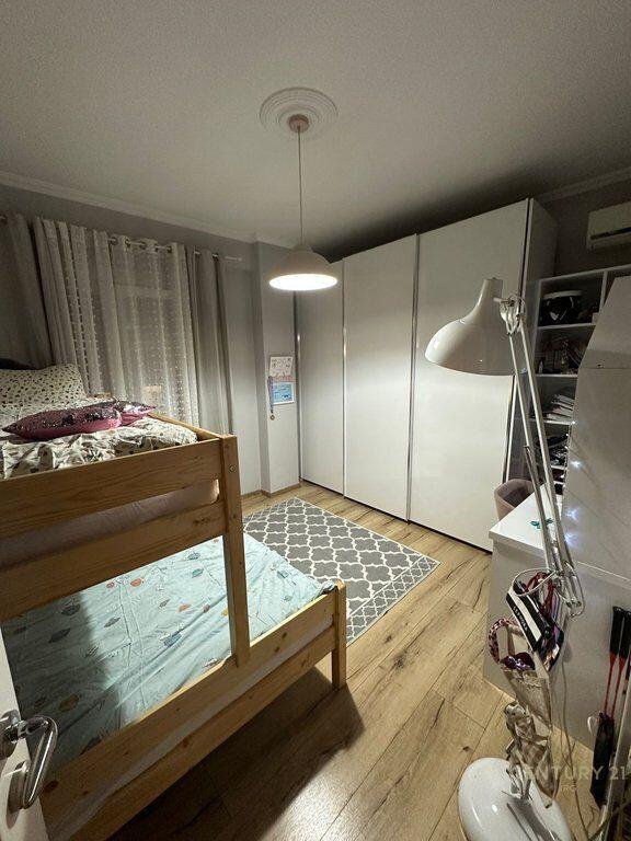 APARTAMENT 2+1 ME QERA TE KOPSHTI BOTANIK, TIRANË.