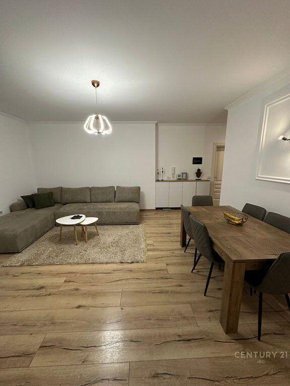APARTAMENT 2+1 ME QERA TE KOPSHTI BOTANIK, TIRANË.