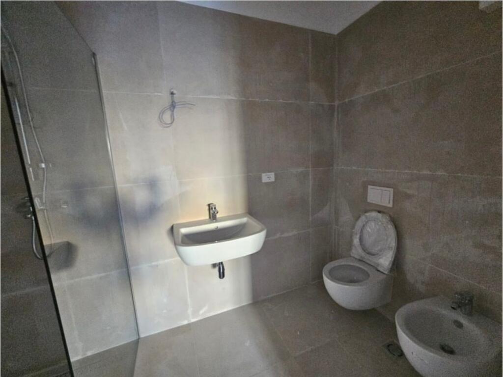 Jepet zyre me qera te Rruga Faik Konica