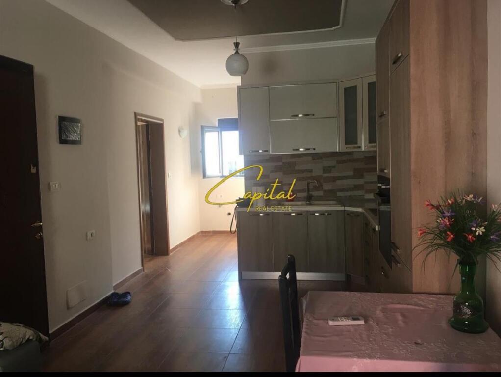 VENDESI APPARTAMENTO 1+1 BERAT 65.000 EURO