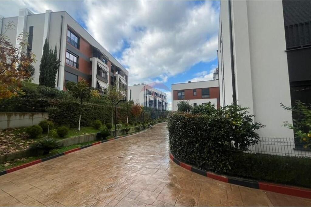 Vendesi in vendita appartamento 2+1+2 presso il Lago Secco