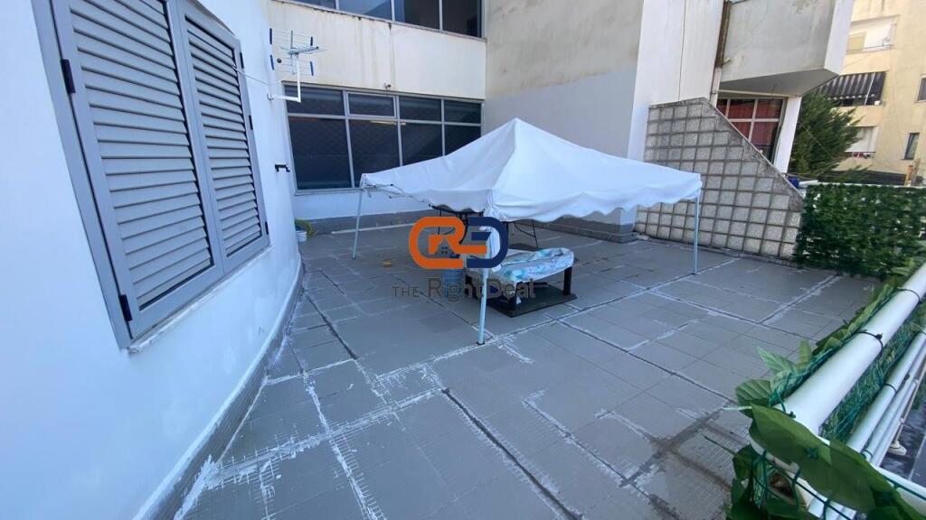 Ne Fresk ,Shitet Apartament 2+1+2 Me Verande!!