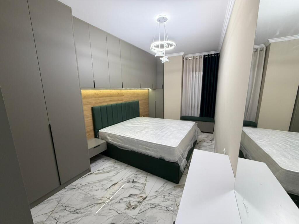 🏡 Jepet me qira apartament 2+1+2  + parking 📍 Rruga 5 Maji, Tiranë
