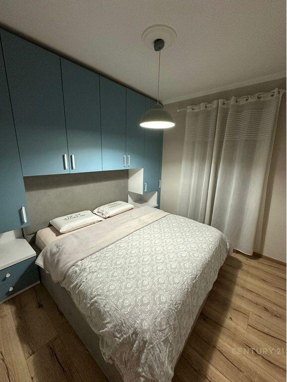 APARTAMENT 2+1 ME QERA TE KOPSHTI BOTANIK, TIRANË.