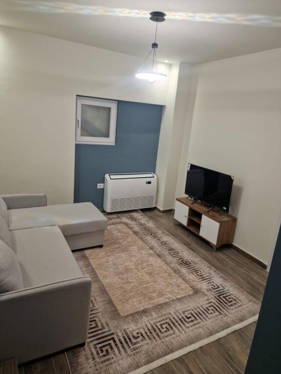 Apartament 2+1, Stacioni i Trenit!