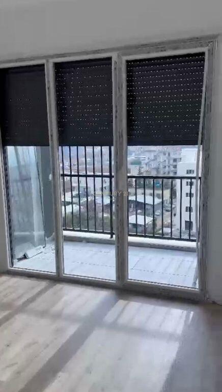 Shesim apartament 2+1 tek Rruga 5 Maji