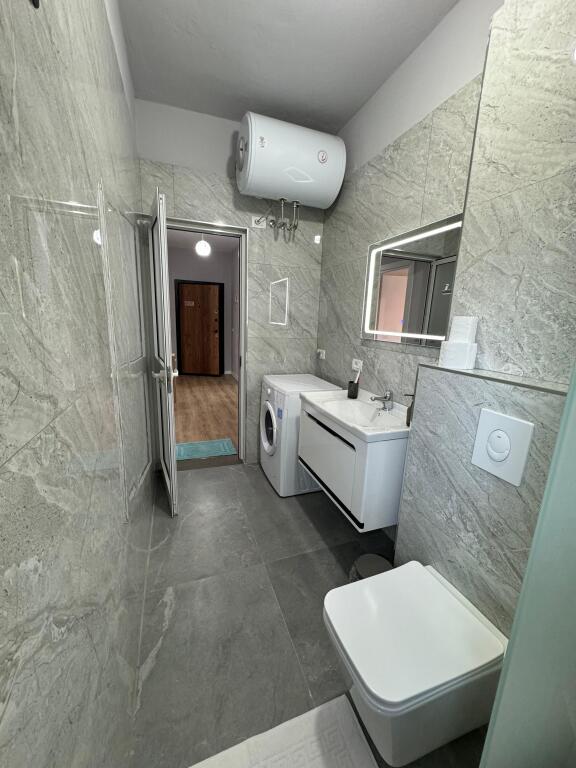 Appartamento 2+1, Don Bosko!