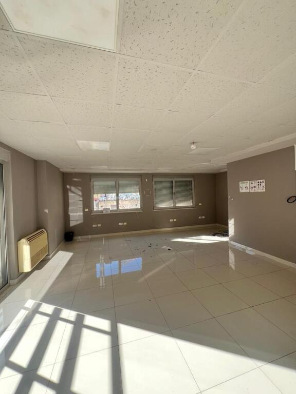 Zyre 170/210m2 me qera, Libri Universitar.