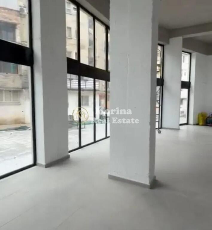 Affitto | Ambiente Commerciale | Brryli | 4500 €/mese