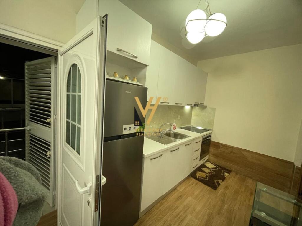 JEPET SHTEPI PRIVATE 2+1+BLK ME QIRA TE STACIONI TRENIT 45.000 LEKE