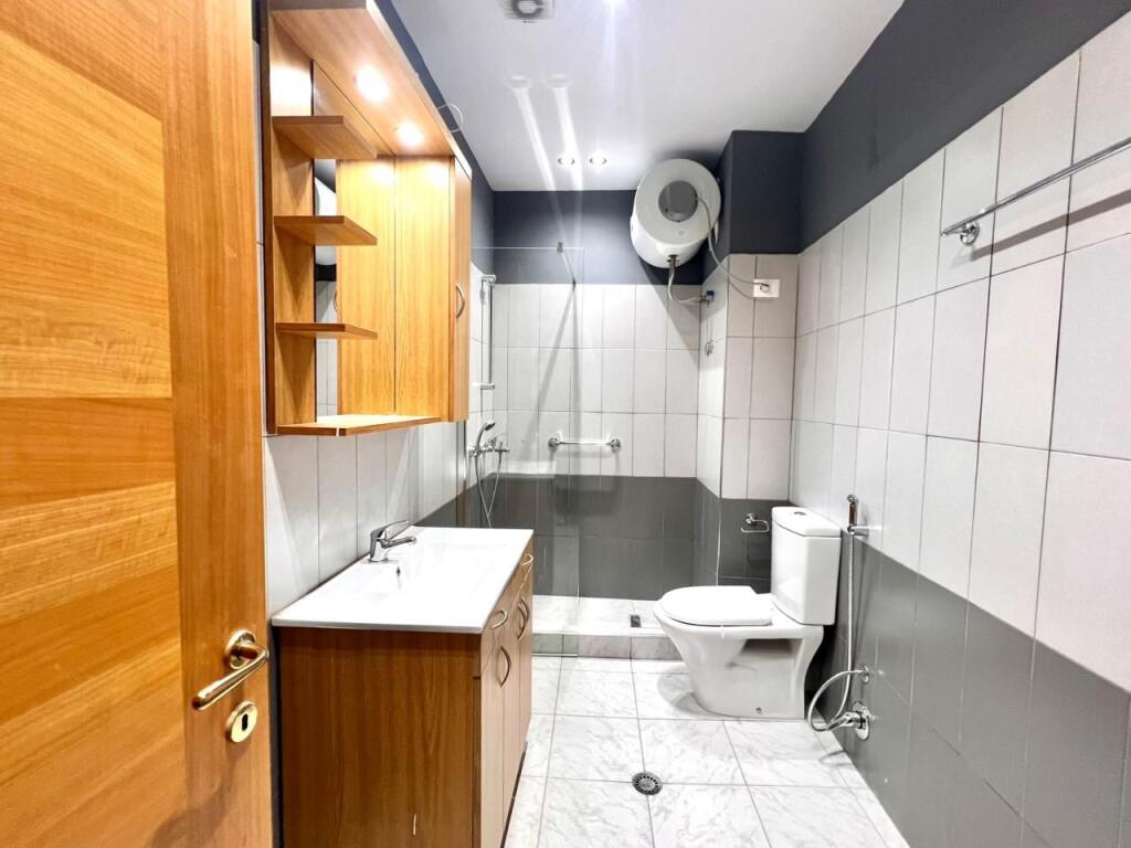 (2,000€/m2 ) SHITET: 2+1+Ballkon || 📍Liqeni i Thate || Kati 2, 70 m² 148.800€ (2 min nga Liqeni)
