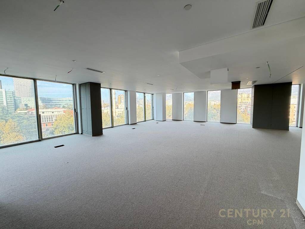 Locale commerciale in vendita a Downtown One!