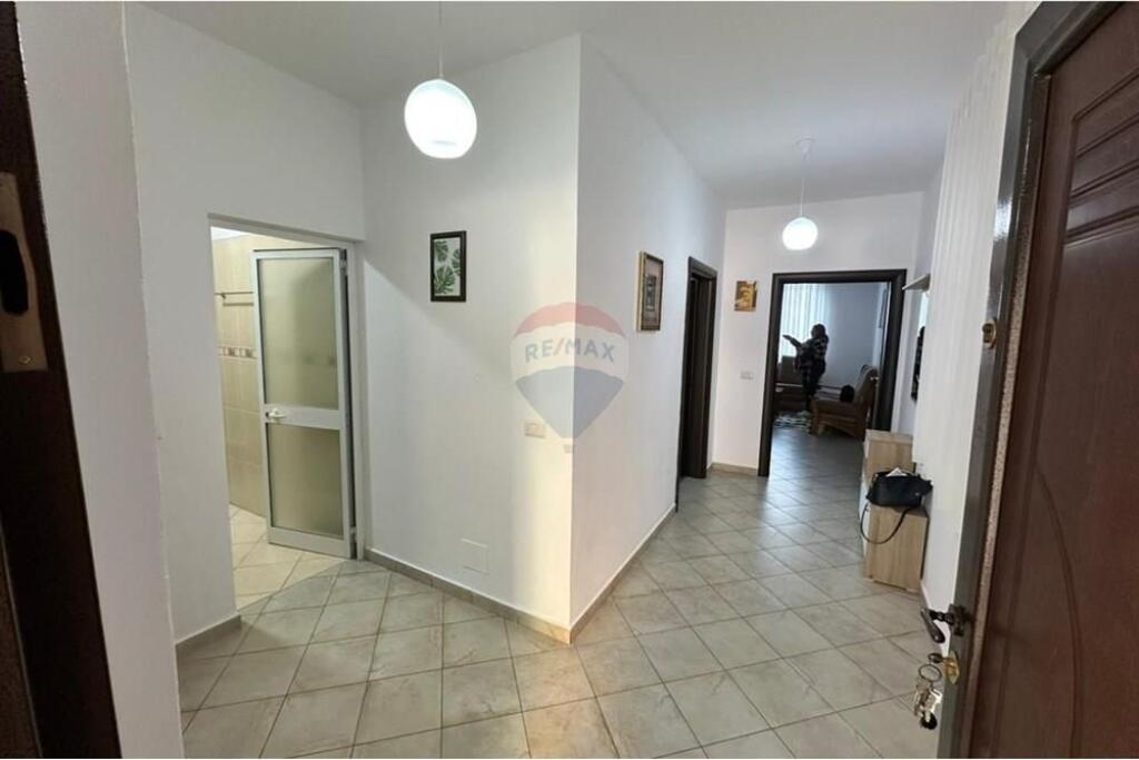 JEPET ME QIRA 2+1 Rruga FortuziI'm  