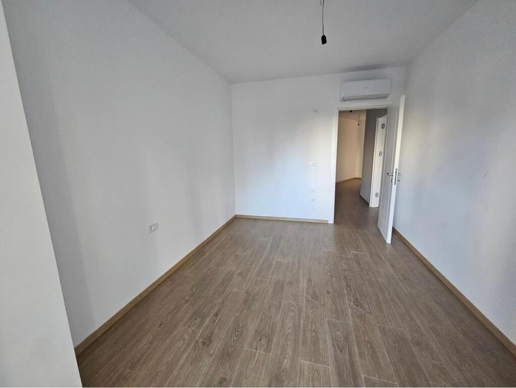 Jepet zyre me qera te Rruga Faik Konica