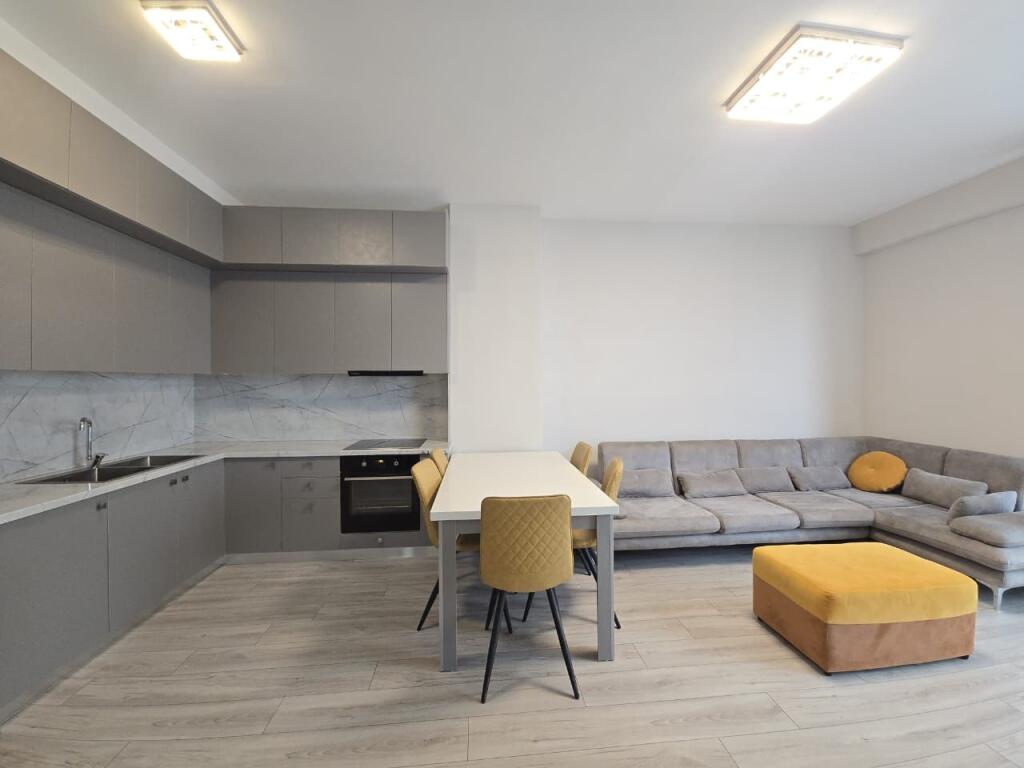 Apartment 1+1 for rent at Komun e Parisit.