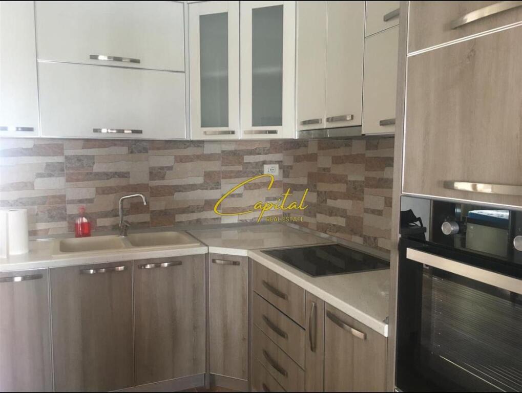 VENDESI APPARTAMENTO 1+1 BERAT 65.000 EURO