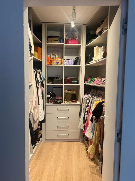 Jepet me qira apartamant 2+1+2 + post parkimi tek Radisoni , Liqeni i Thate !