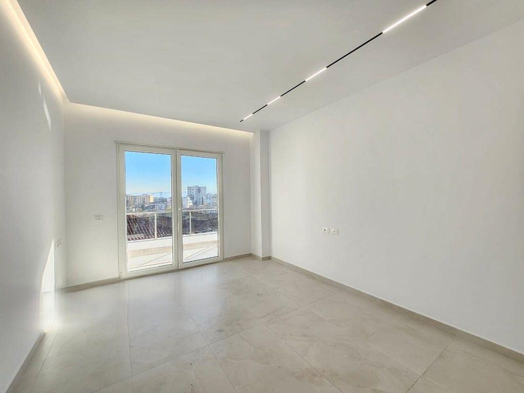 FRESKU – SHITET APARTAMENT 2+1+2 I BOLLSHEM, TOTALISHT I RINOVUAR ME MATERIALE CILËSORE 180,000 €