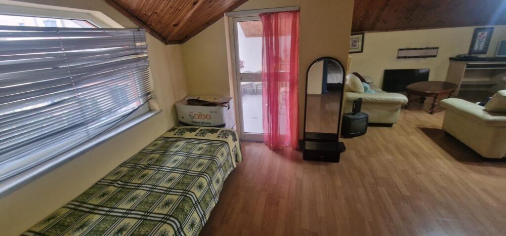 Jepet me qera vile 2-kateshe te Brryli.